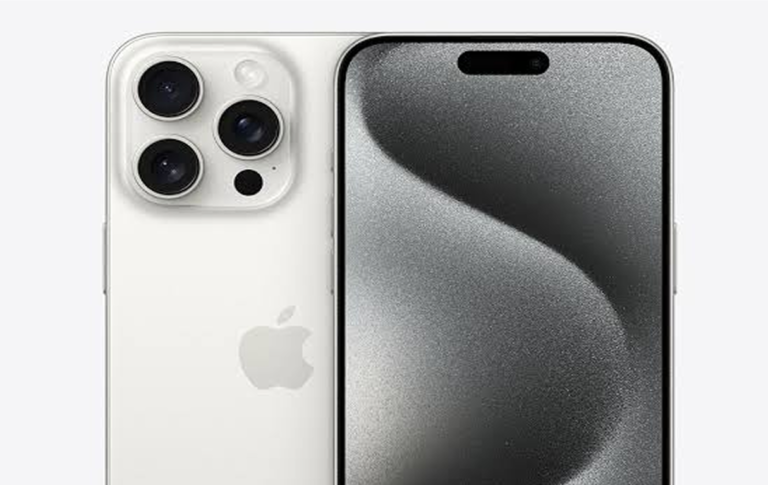 iPhone 15 Pro 256GB — Selado